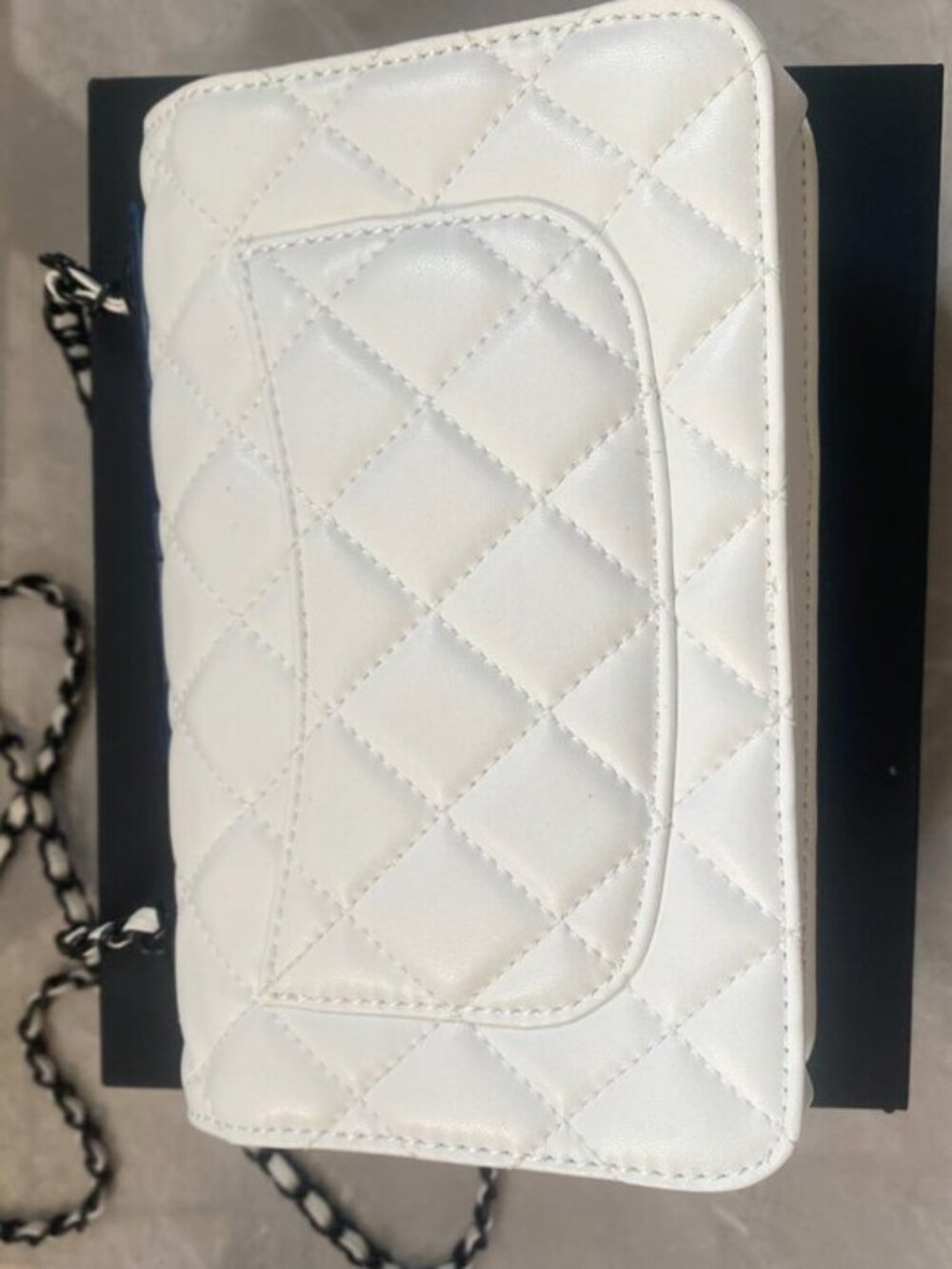 Chanel diamond-pattern crossbody bag or shoulder bag - Picture 3 of 5